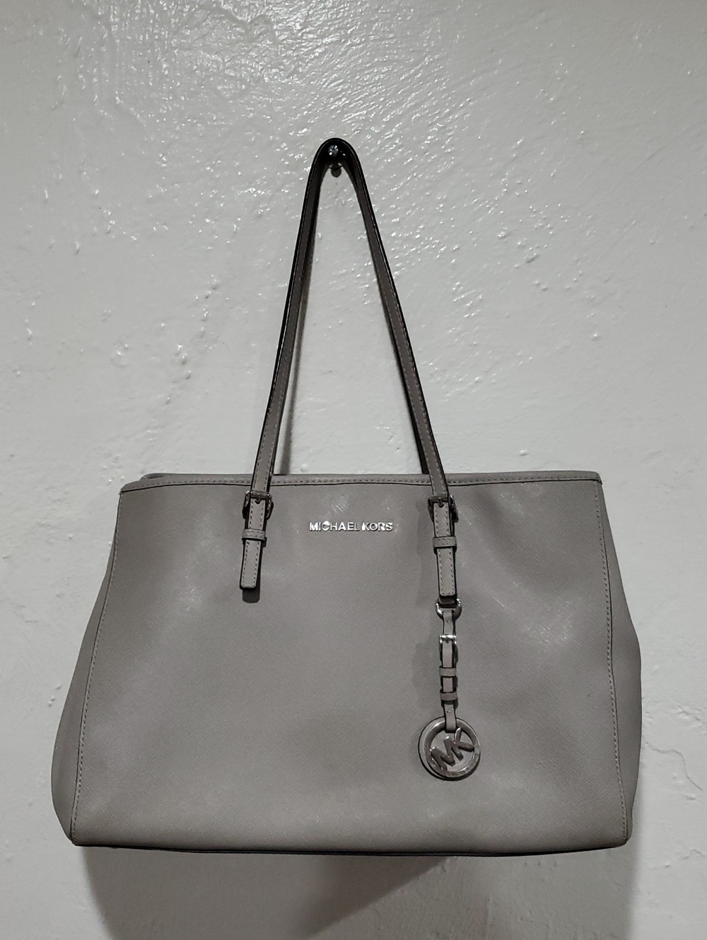 Michael Kors Jet Set Travel Medium Carryall Tote In Grey/Silver Saffiano Leather - Picture 2 of 16